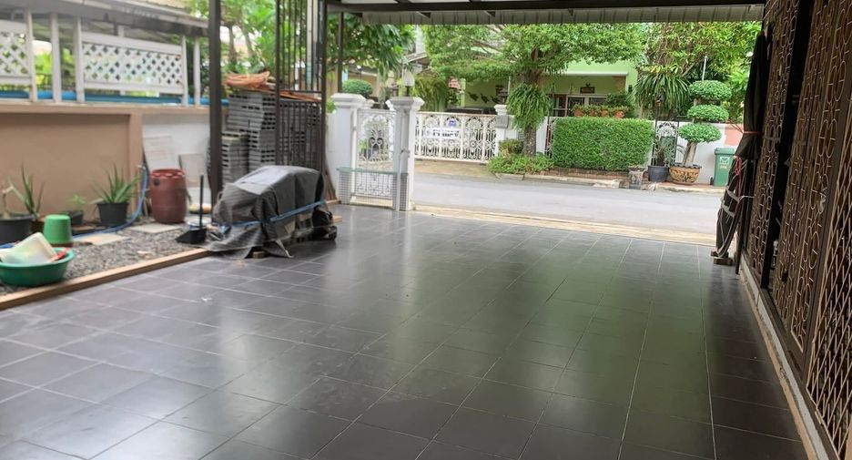 For rent 3 bedrooms house in Khan Na Yao, Bangkok