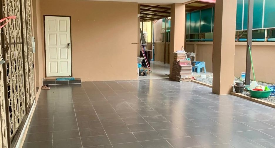 For rent 3 bedrooms house in Khan Na Yao, Bangkok