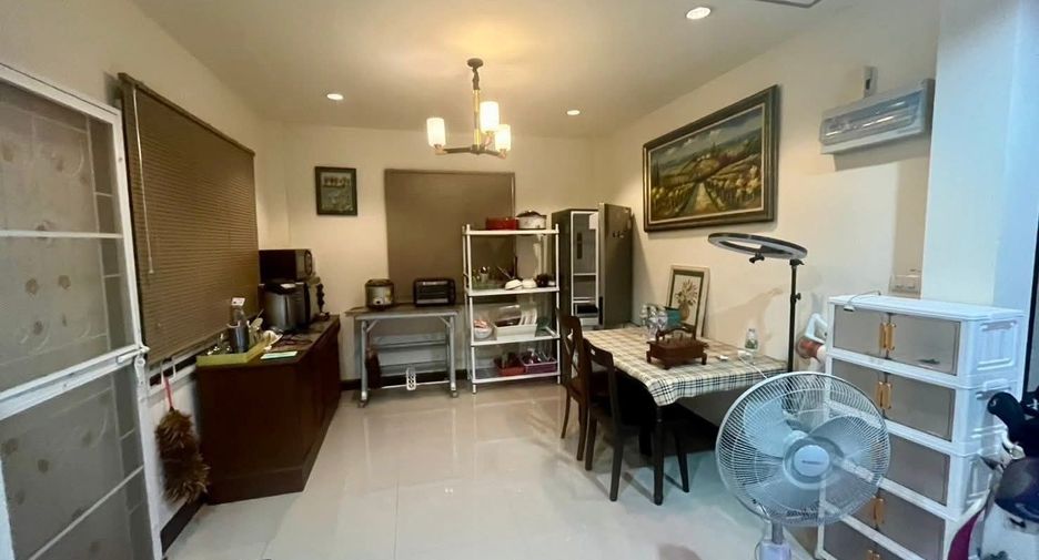 For rent 3 bedrooms house in Khan Na Yao, Bangkok