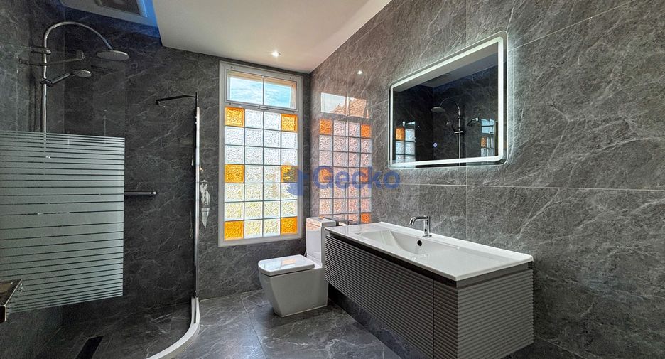 Casa en venta de 4 habitaciones en East Pattaya, Pattaya