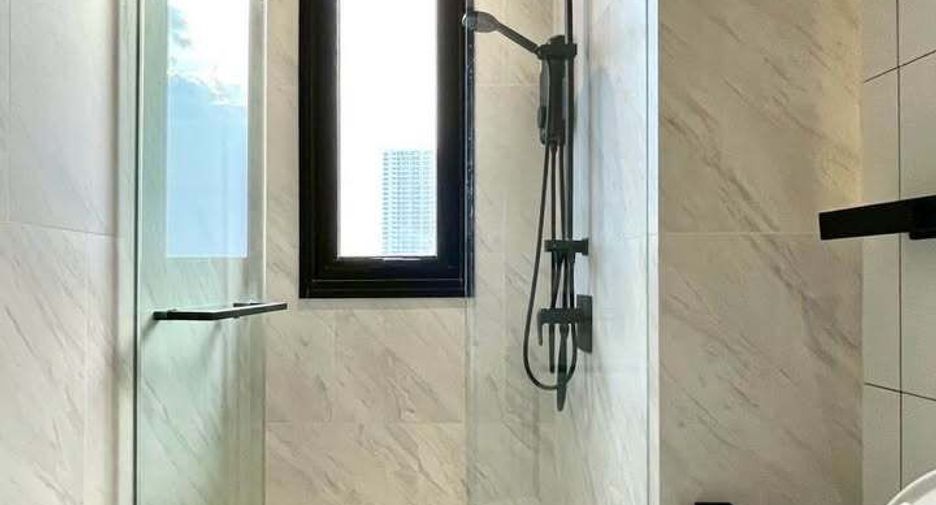 For rent 2 bedrooms condo in Khlong San, Bangkok