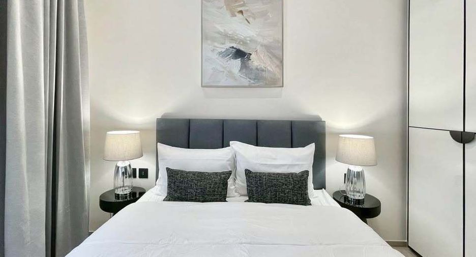 For rent 2 bedrooms condo in Khlong San, Bangkok