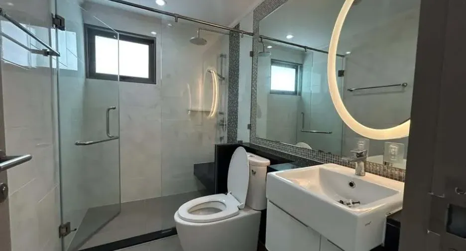 For rent 2 bedrooms condo in Watthana, Bangkok
