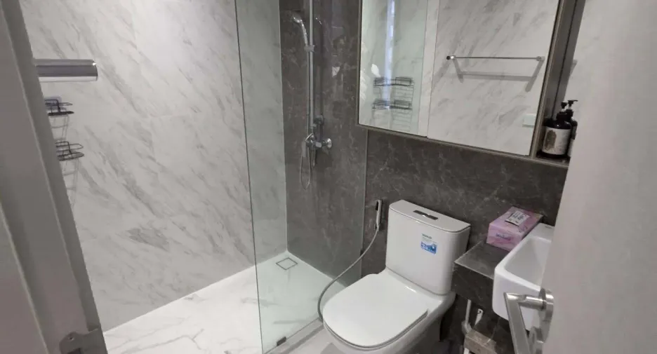 For rent 2 bedrooms condo in Khlong Toei, Bangkok