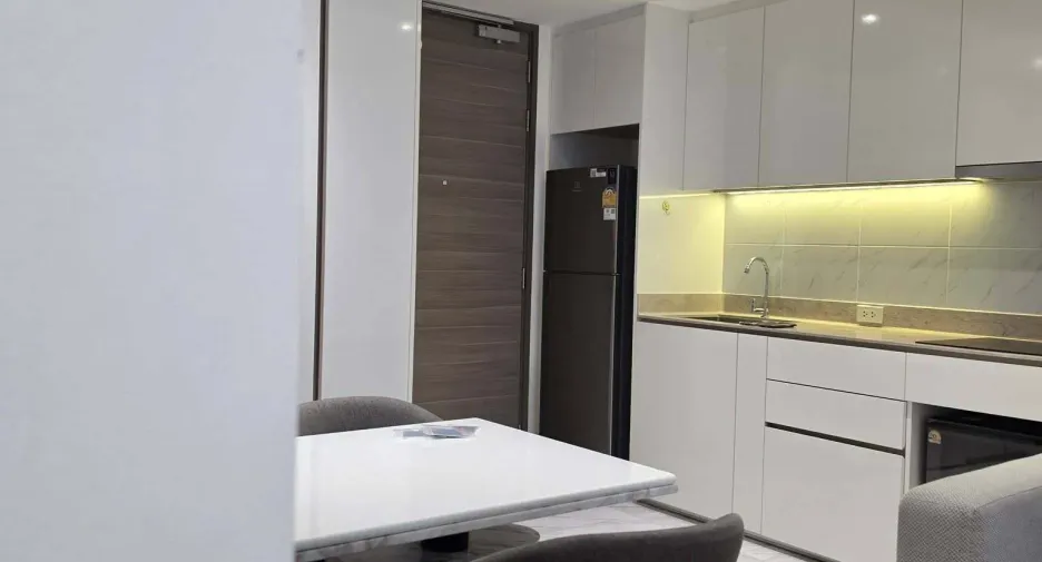 For rent 2 bedrooms condo in Khlong Toei, Bangkok