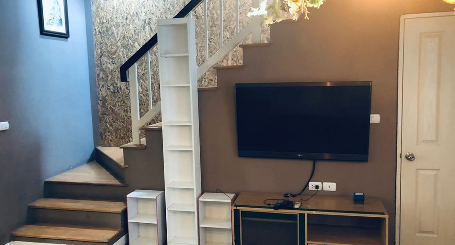 For rent 3 bedrooms townhouse in Lat Krabang, Bangkok