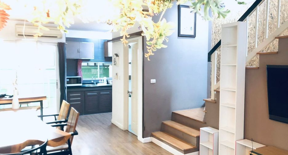 For rent 3 bedrooms townhouse in Lat Krabang, Bangkok