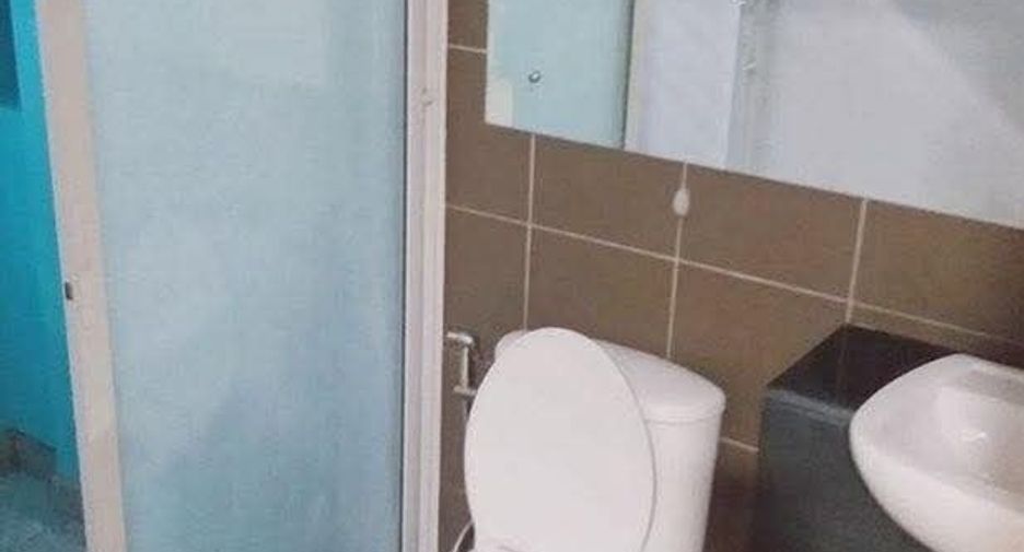 For rent 3 bedrooms townhouse in Lat Krabang, Bangkok