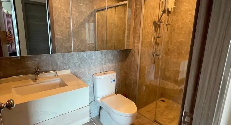 For rent 2 bedrooms condo in Huai Khwang, Bangkok