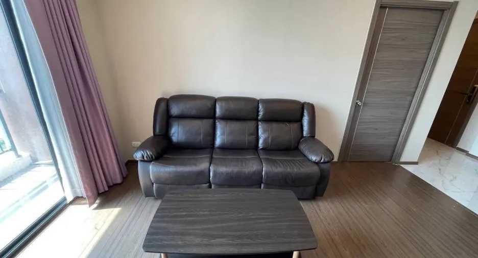 For rent 2 bedrooms condo in Huai Khwang, Bangkok