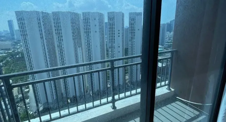 For rent 2 bedrooms condo in Huai Khwang, Bangkok