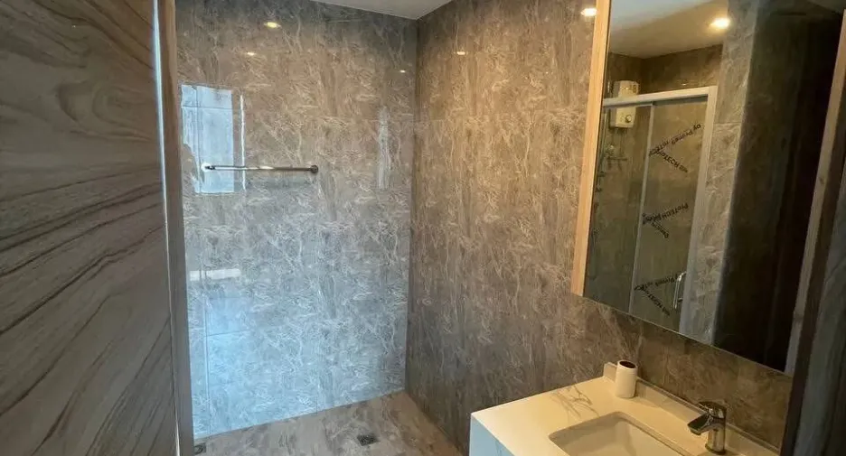 For rent 2 bedrooms condo in Huai Khwang, Bangkok