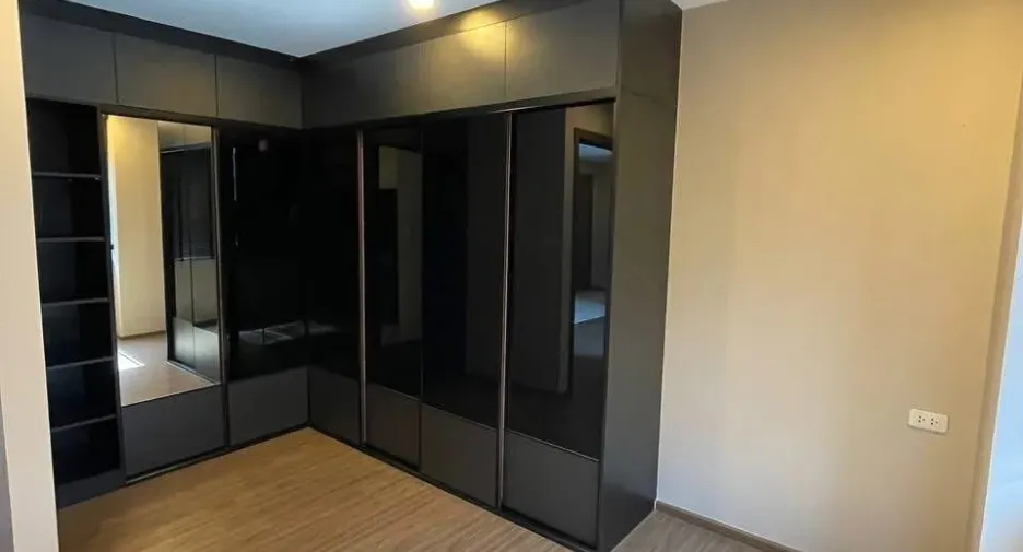 For rent 2 bedrooms condo in Huai Khwang, Bangkok