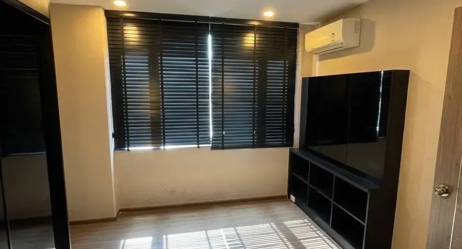 For rent 2 bedrooms condo in Huai Khwang, Bangkok