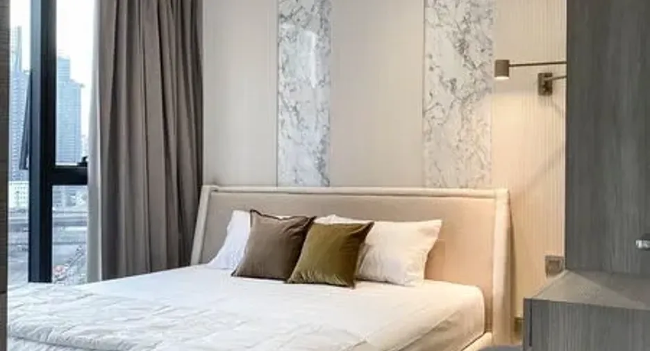 For rent 2 bedrooms condo in Huai Khwang, Bangkok