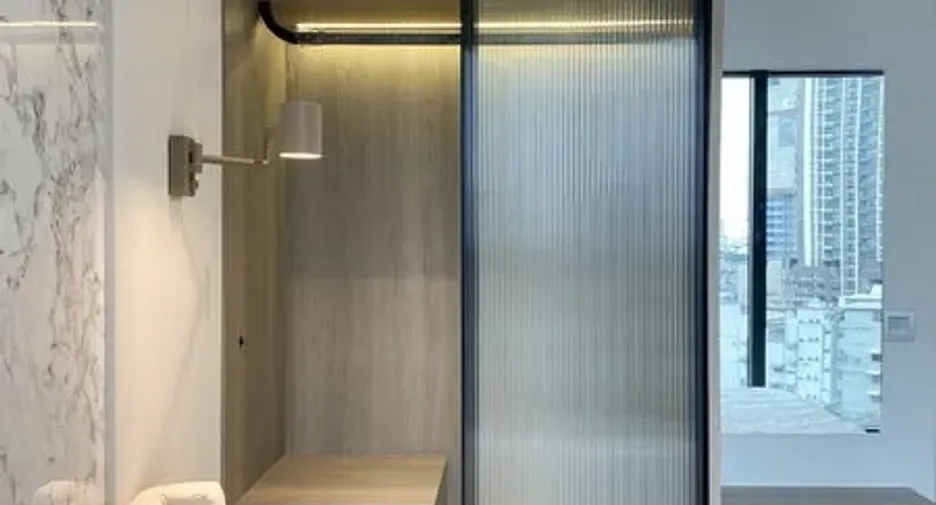 For rent 2 bedrooms condo in Huai Khwang, Bangkok