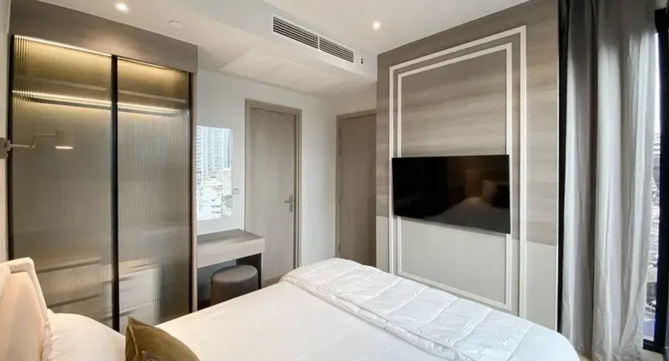 For rent 2 bedrooms condo in Huai Khwang, Bangkok