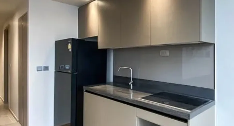 For rent 2 bedrooms condo in Huai Khwang, Bangkok