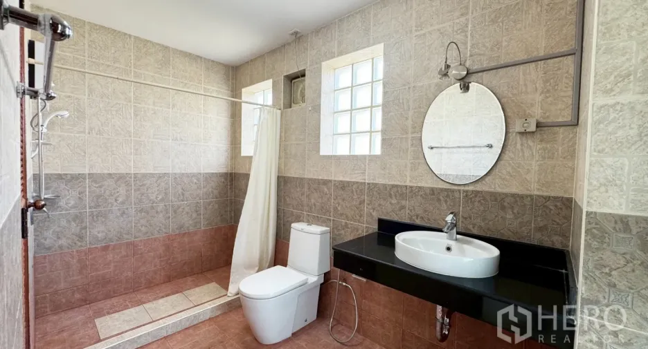 For rent 4 bedrooms house in Suan Luang, Bangkok