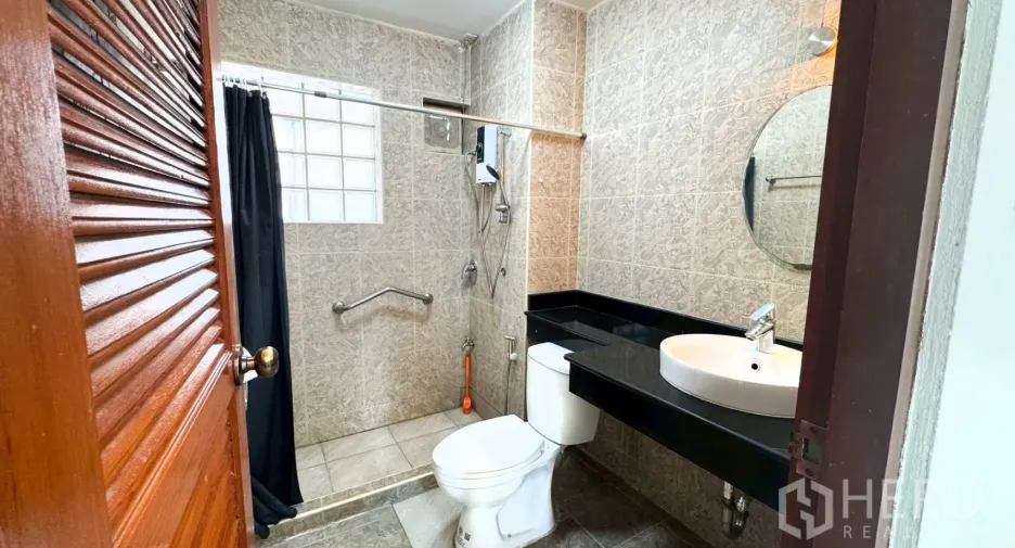 For rent 4 bedrooms house in Suan Luang, Bangkok