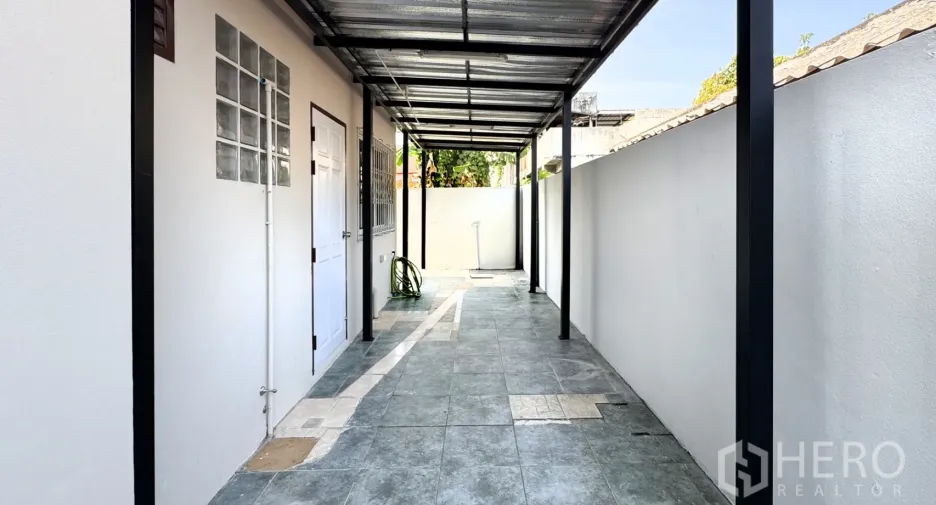 For rent 4 bedrooms house in Suan Luang, Bangkok