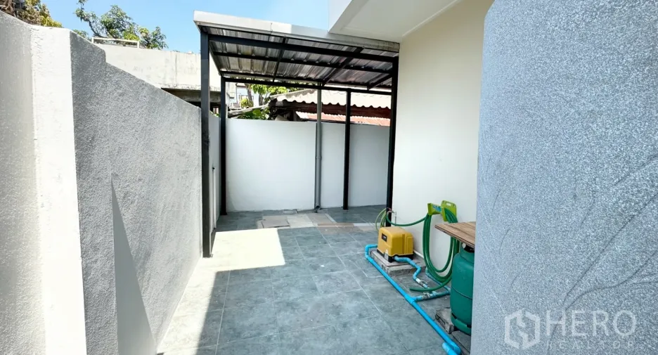 For rent 4 bedrooms house in Suan Luang, Bangkok