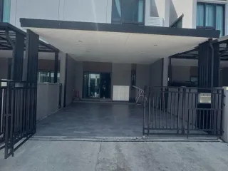 For rent 4 ベッドルーム house in Bang Kapi, Bangkok