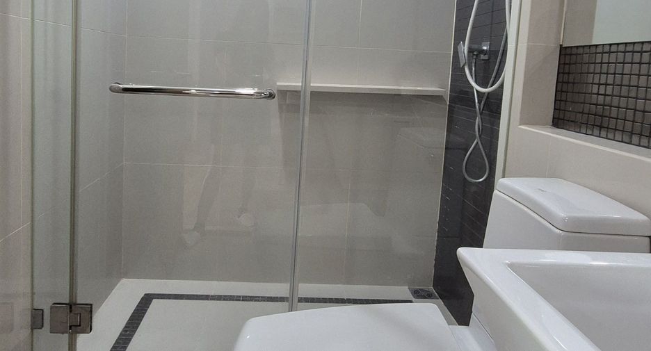 For sale and for rent 2 bedrooms condo in Phra Khanong, Bangkok
