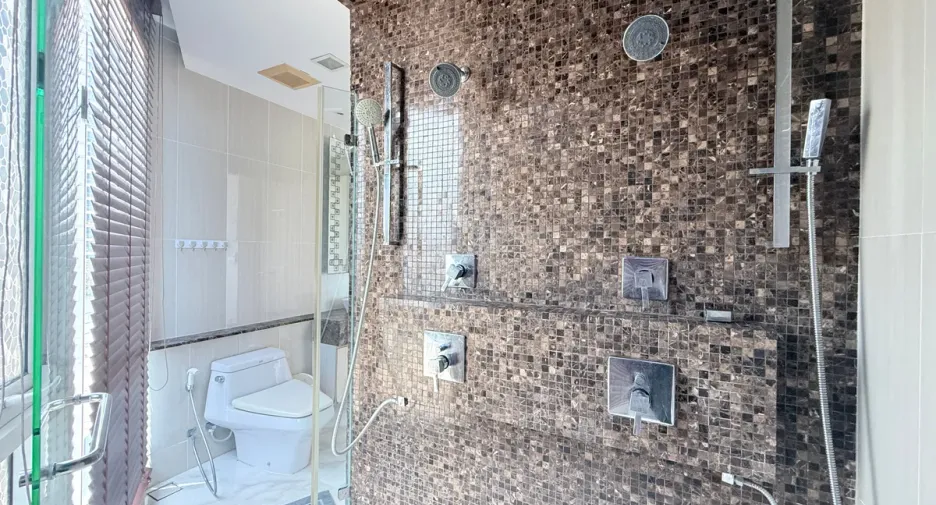 For rent 4 bedrooms house in Bang Lamung, Chonburi