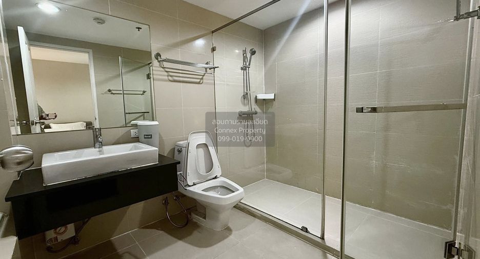 For rent 3 bedrooms condo in Huai Khwang, Bangkok