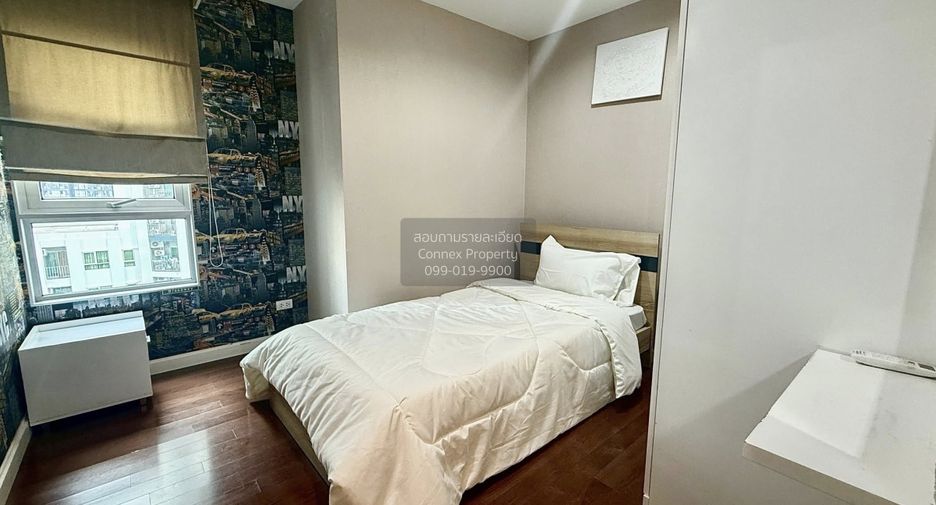 For rent 3 bedrooms condo in Huai Khwang, Bangkok