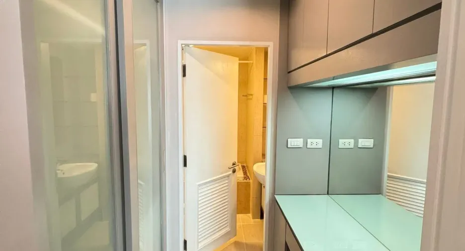 For rent 1 bed condo in Watthana, Bangkok