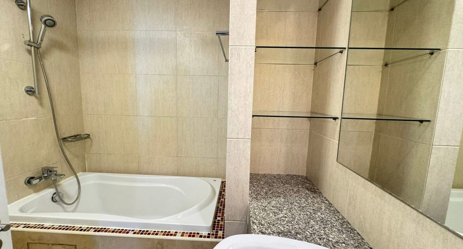 For rent 1 bed condo in Watthana, Bangkok