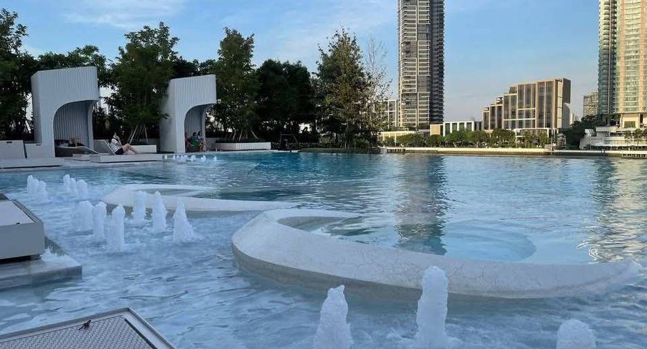 For rent studio condo in Khlong San, Bangkok
