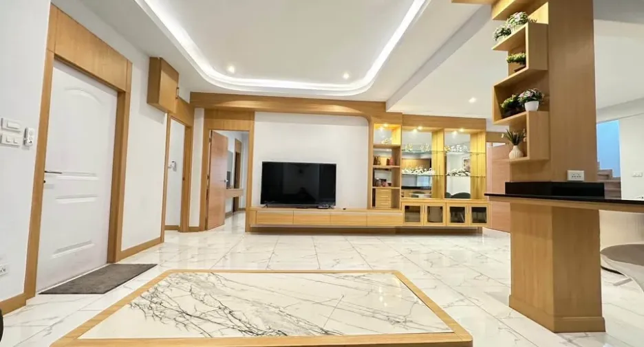 For rent 4 bedrooms villa in South Pattaya, Pattaya