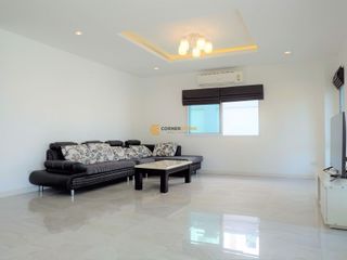 Casa en alquiler de 5 habitaciones en Bang Lamung, Chonburi