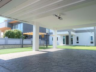 Casa en alquiler de 5 habitaciones en Bang Lamung, Chonburi