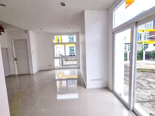 Casa en venta de 3 habitaciones en Phutthamonthon, Nakhon Pathom