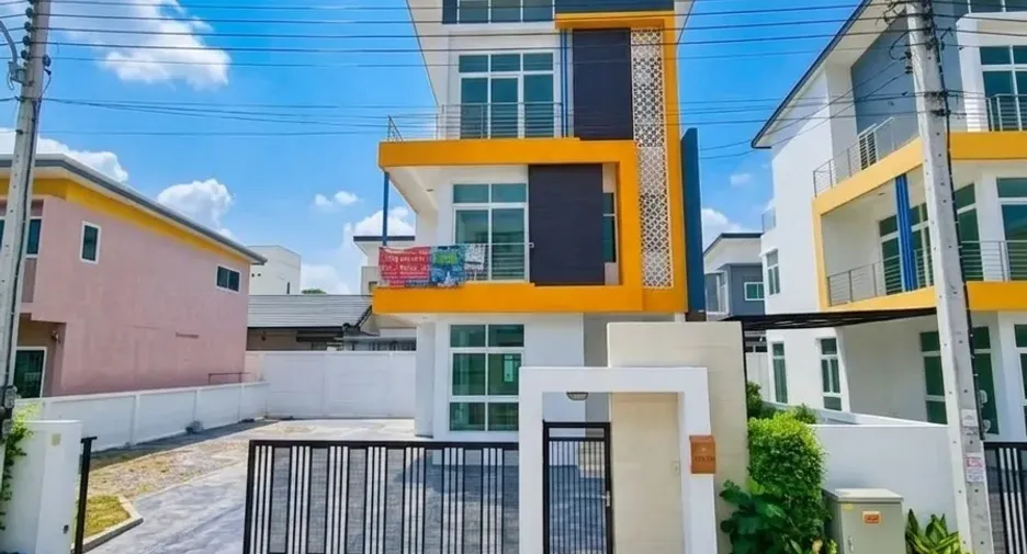 For sale 3 bedrooms house in Phutthamonthon, Nakhon Pathom
