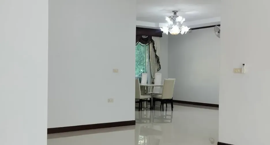 For sale 4 bedrooms house in Ban Dung, Udon Thani