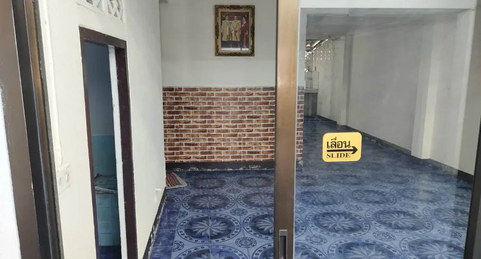 For sale 3 bedrooms retail Space in Mueang Phitsanulok, Phitsanulok
