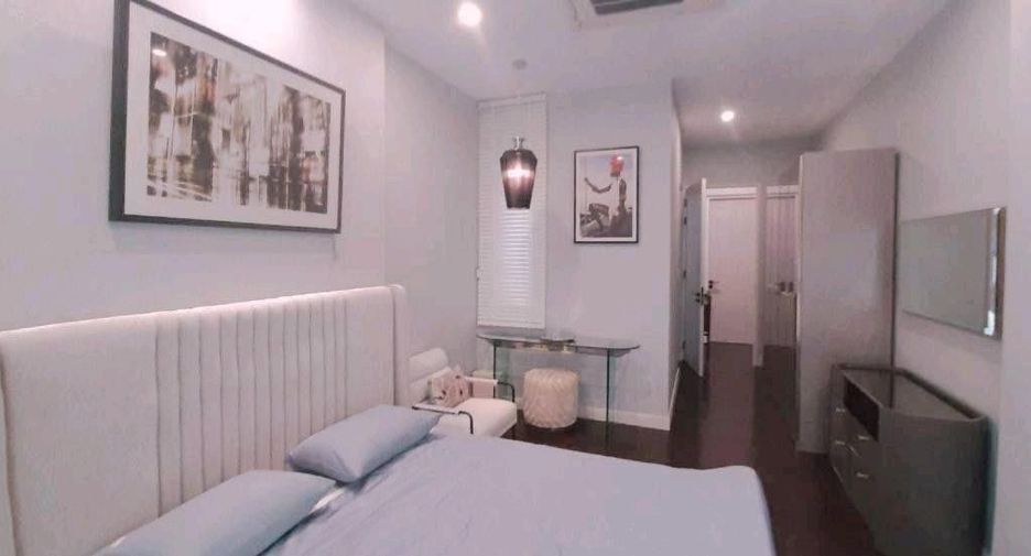 For rent 8 bedrooms house in Bang Kapi, Bangkok