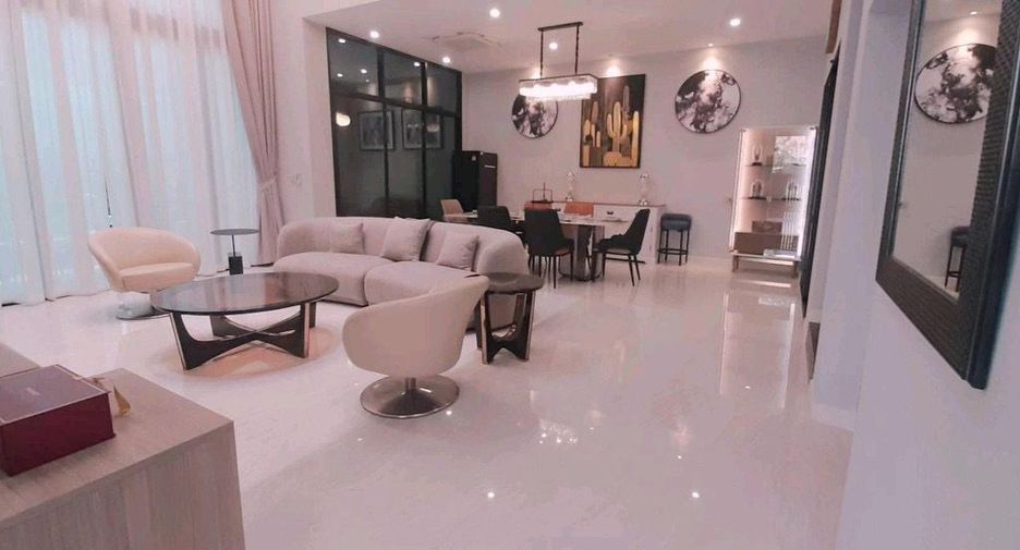For rent 8 bedrooms house in Bang Kapi, Bangkok