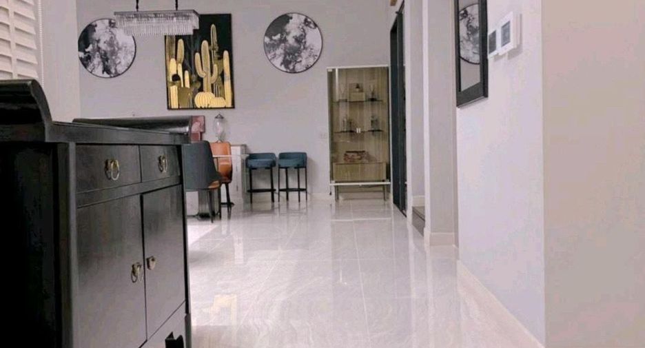 For rent 8 bedrooms house in Bang Kapi, Bangkok