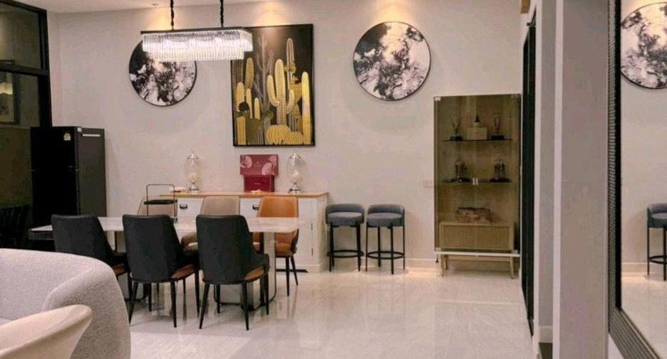 For rent 8 bedrooms house in Bang Kapi, Bangkok