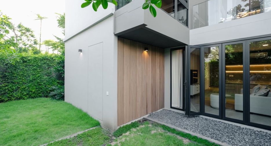 For sale and for rent 4 bedrooms house in Saphan Sung, Bangkok