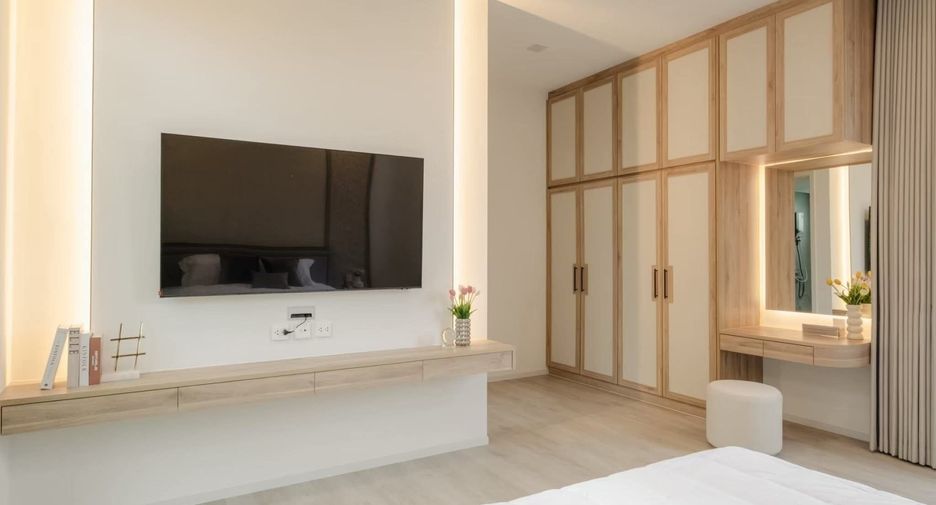 For sale and for rent 4 bedrooms house in Saphan Sung, Bangkok
