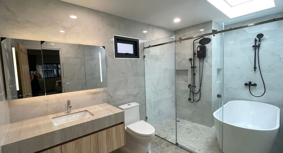For sale 3 bedrooms house in Bueng Kum, Bangkok