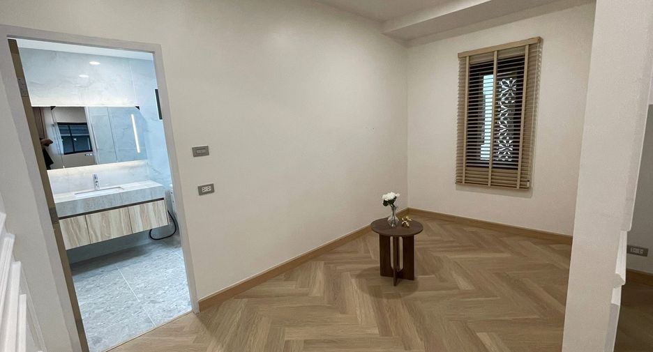 For sale 3 bedrooms house in Bueng Kum, Bangkok