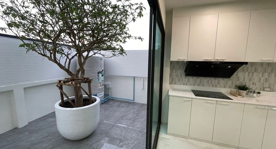 For sale 3 bedrooms house in Bueng Kum, Bangkok